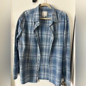 American Eagle mens button down shirt blue and white plaid/ xl